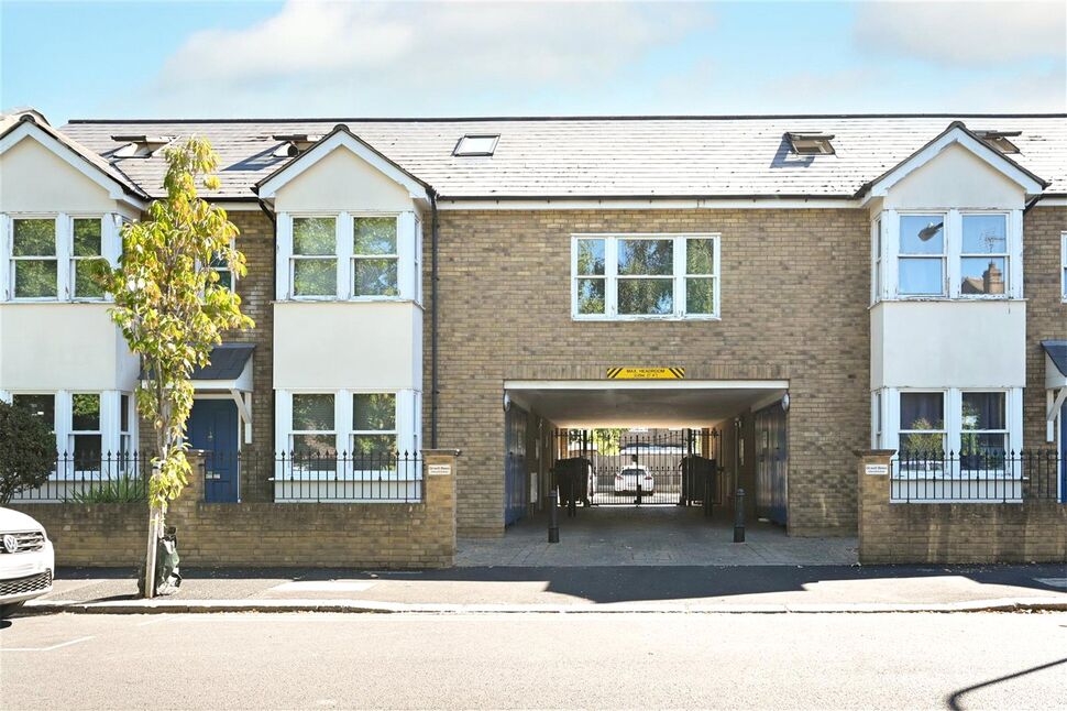 Main image of 1 bedroom Flat for sale, Beresford Road, London, E17