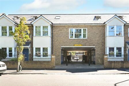 Beresford Road, 1 bedroom  Flat for sale, £275,000