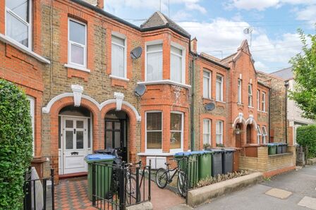 Carr Road, 1 bedroom  Flat to rent, £1,700 pcm
