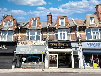 Station Road, 2 bedroom  Flat to rent, £1,800 pcm