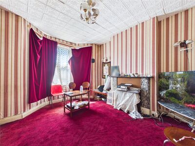 3 bedroom Mid Terrace House for sale