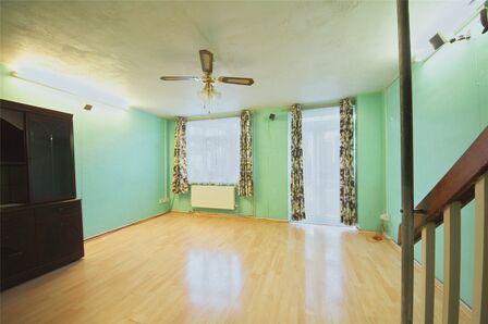 Rosslyn Road, 3 bedroom Mid Terrace House to rent, &pound;2,200 pcm