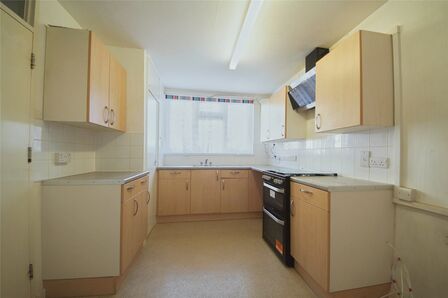 Rosslyn Road, 3 bedroom Mid Terrace House to rent, £2,200 pcm
