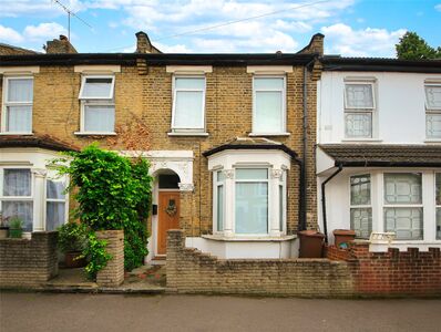 3 bedroom Mid Terrace House for sale