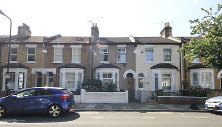 Roland Road, 2 bedroom  Flat to rent, £1,695 pcm