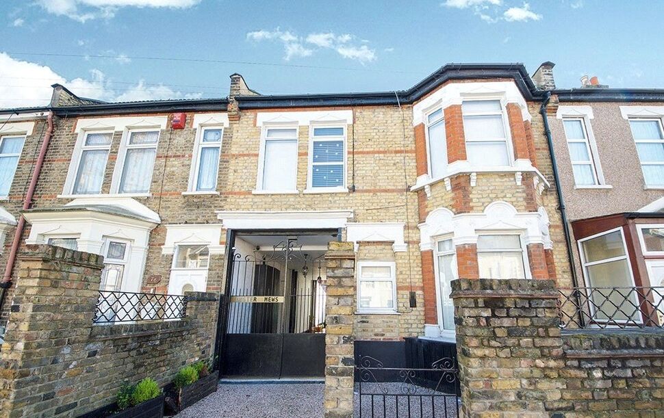 Main image of 2 bedroom  Flat to rent, Oyster Mews, Forest Gate, E7