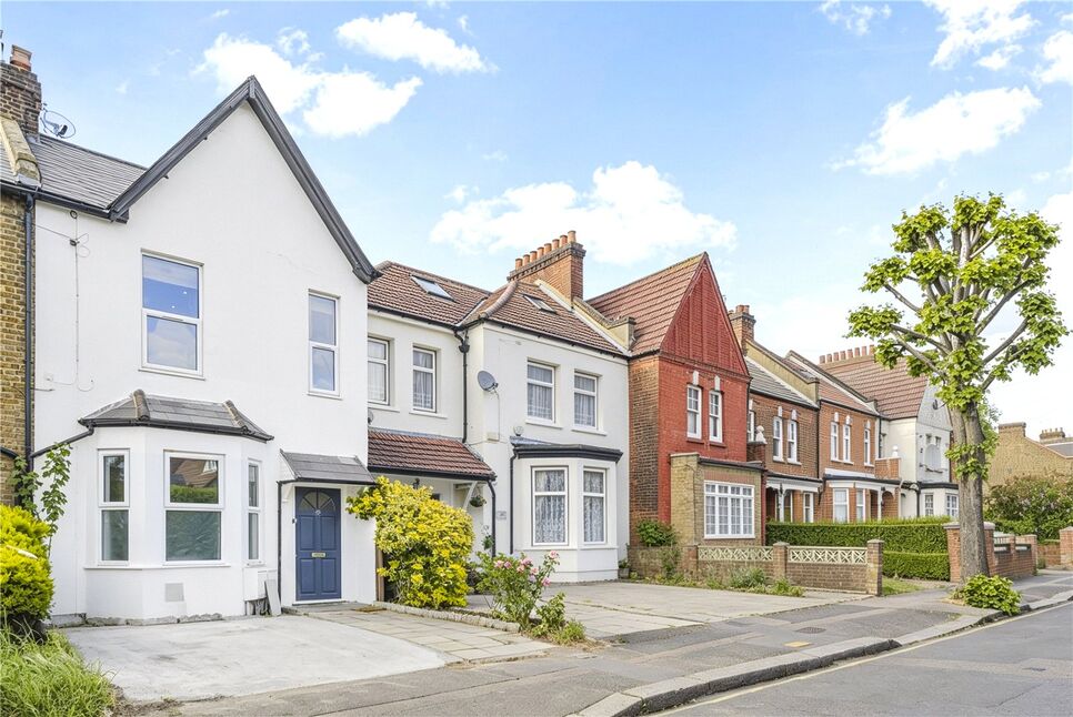 3 bedroom Flat for sale