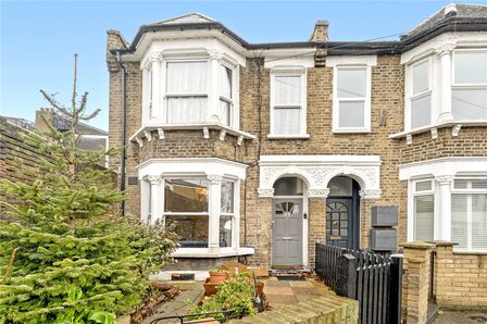 Haroldstone Road, 1 bedroom Flat to rent, &pound;1,900 pcm