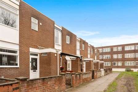 Scotswood Walk, 3 bedroom Mid Terrace House to rent, &pound;2,300 pcm