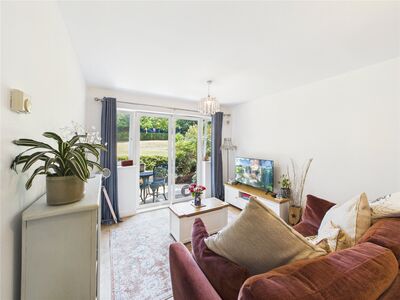Hawker Place, 2 bedroom Flat to rent, &pound;2,000 pcm