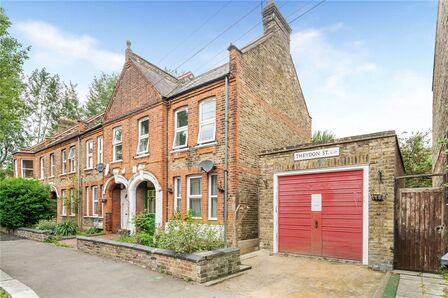 Theydon Street, 2 bedroom Flat to rent, &pound;2,100 pcm