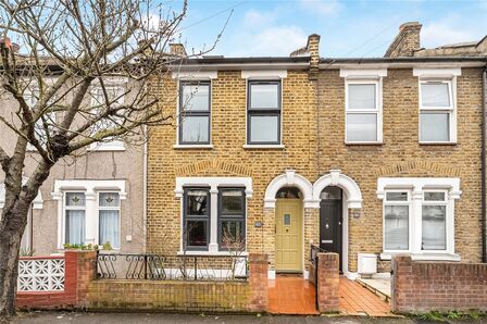 Coopers Lane, 4 bedroom Mid Terrace House for sale, &pound;750,000