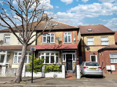 Longfellow Road, 3 bedroom Mid Terrace House to rent, &pound;2,400 pcm