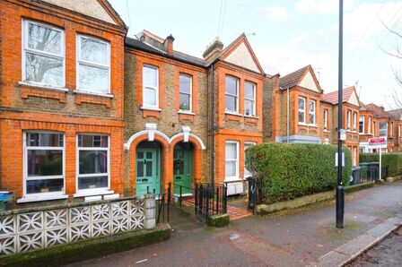 Carr Road, 1 bedroom Flat to rent, &pound;1,700 pcm