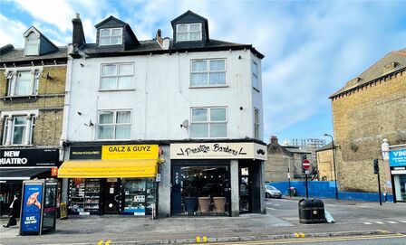 Hoe Street, 2 bedroom Flat to rent, &pound;1,800 pcm