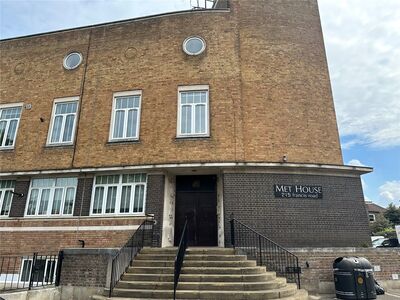 Francis Road, 2 bedroom Flat to rent, &pound;2,000 pcm