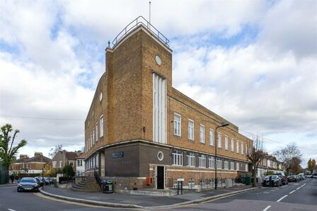 Francis Road, 2 bedroom Flat to rent, &pound;2,000 pcm