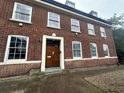 Grosvenor Park Road, 3 bedroom Flat to rent, &pound;2,200 pcm