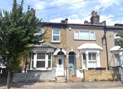 Myrtle Road, 3 bedroom House to rent, &pound;2,500 pcm
