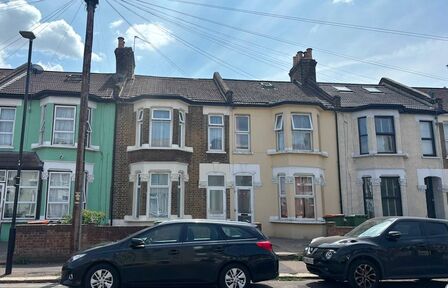 Boleyn Road, 4 bedroom House to rent, &pound;2,800 pcm