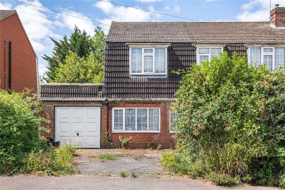 Main image of 4 bedroom Semi Detached House for sale, Oakwood Drive, St. Albans, Hertfordshire, AL4