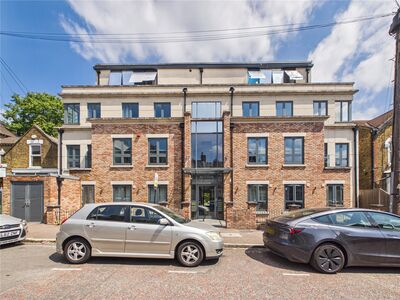 3 bedroom Flat for sale