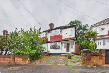 Harold Road, 3 bedroom Semi Detached House to rent, &pound;2,100 pcm