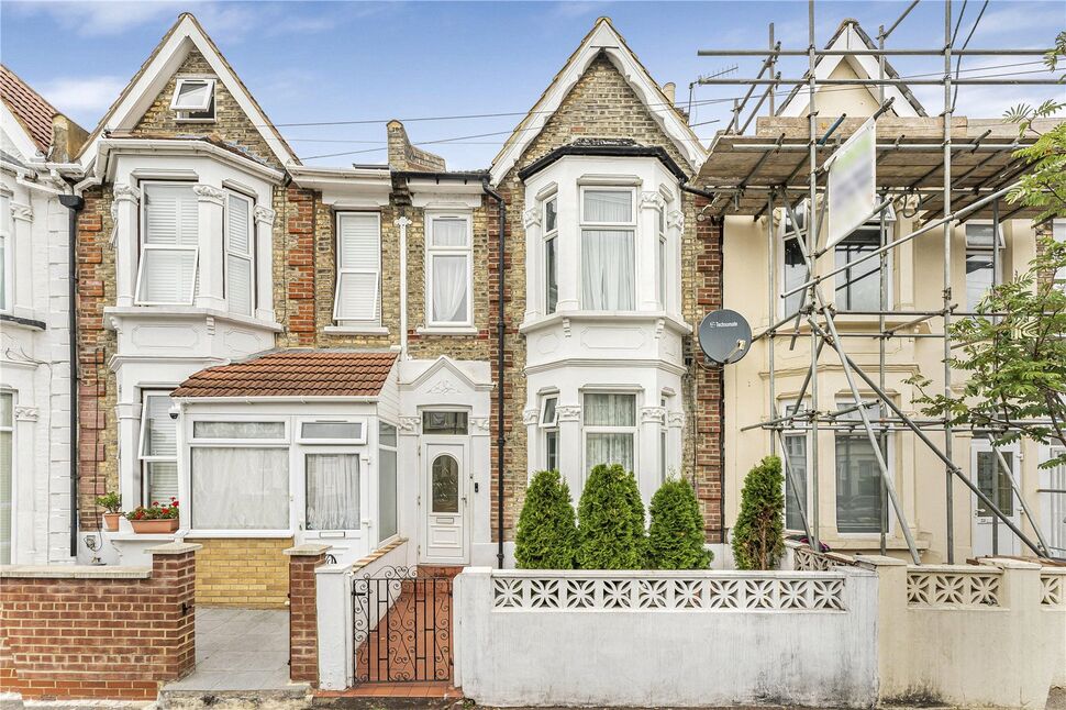 3 bedroom Mid Terrace House for sale