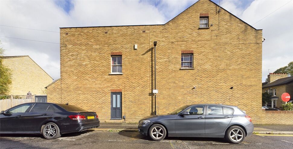 Main image of 2 bedroom End Terrace House for sale, Shaftesbury Road, Walthamstow, E17