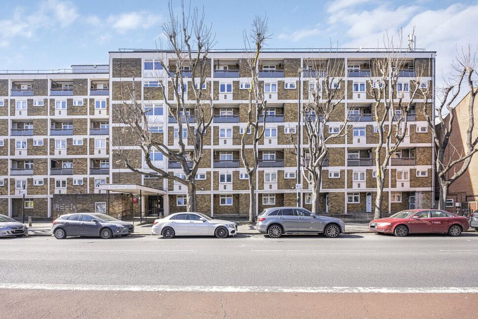 3 bedroom Flat for sale