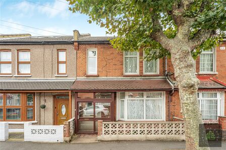 3 bedroom Mid Terrace House for sale
