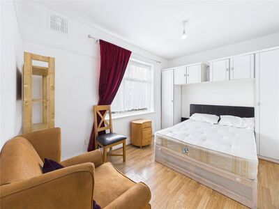 Old Church Road, Property to rent, &pound;750 pcm