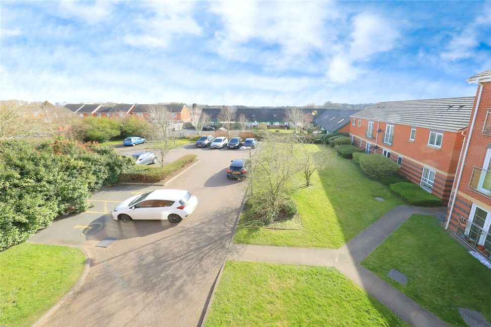 Communal Parking / Gardens