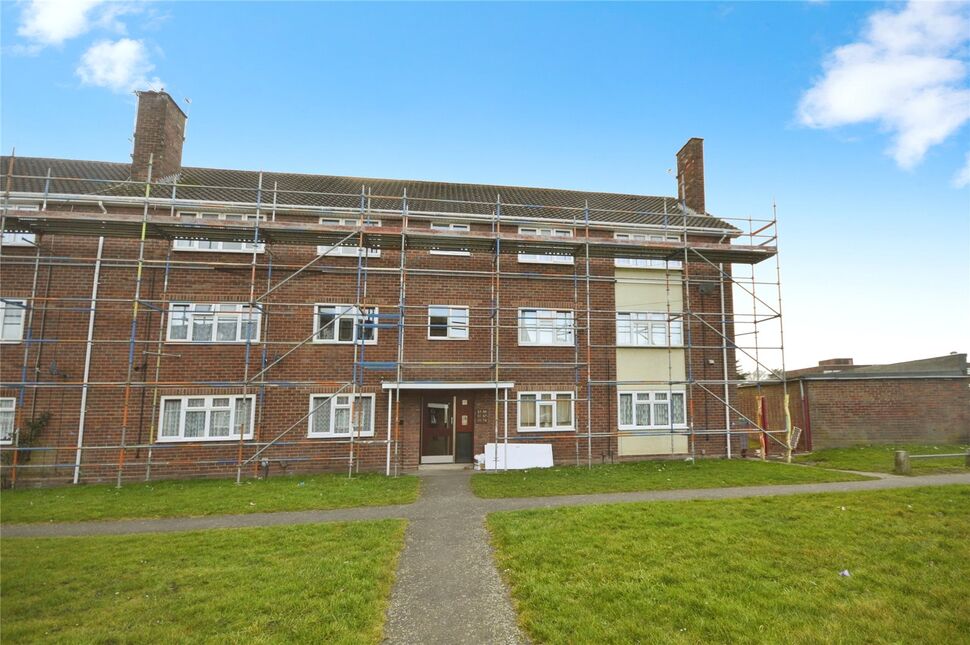 Main image of 3 bedroom  Flat to rent, Lawnswood Avenue, Parkfields, West Midlands, WV4