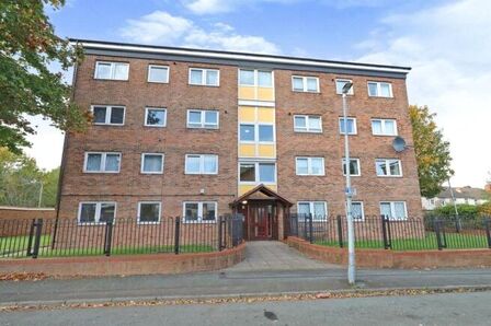 Badger Drive, 2 bedroom  Flat to rent, £875 pcm