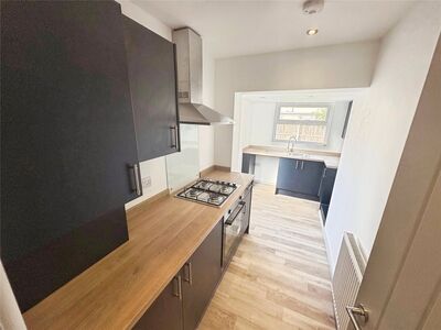 Showell Road, 3 bedroom Semi Detached House to rent, £1,175 pcm