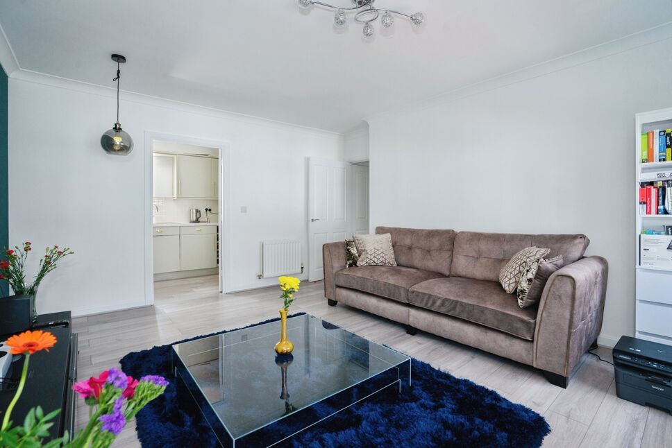 Lounge / Dining
