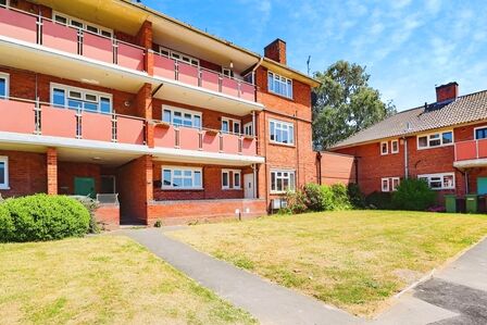 3 bedroom  Flat to rent