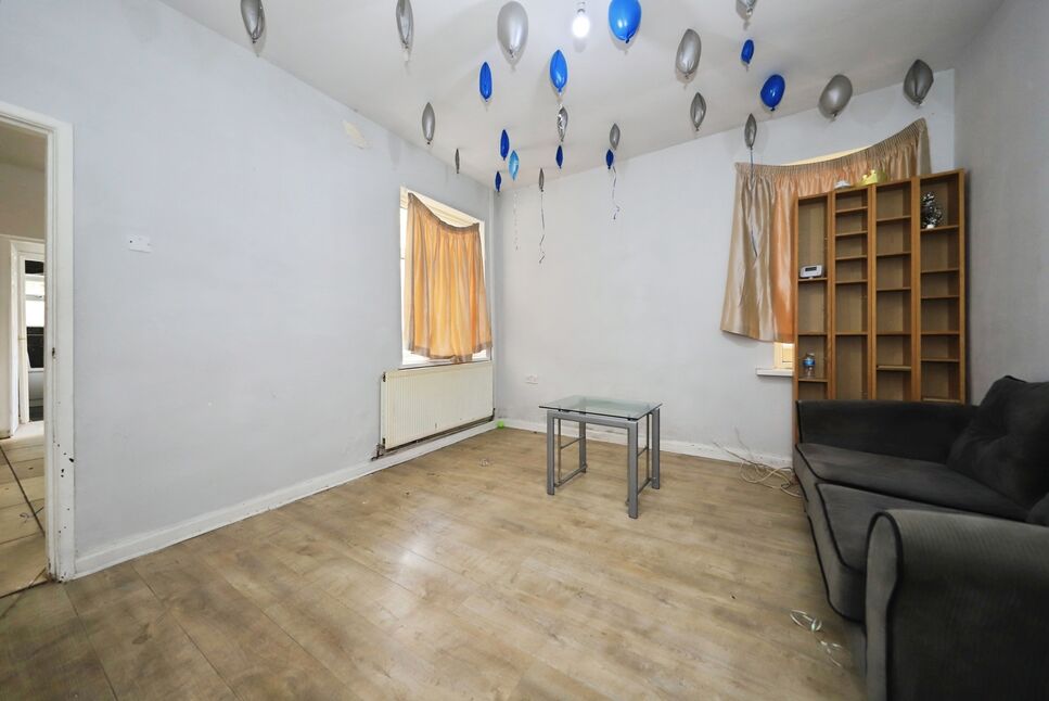 Sitting Room / Dining Room