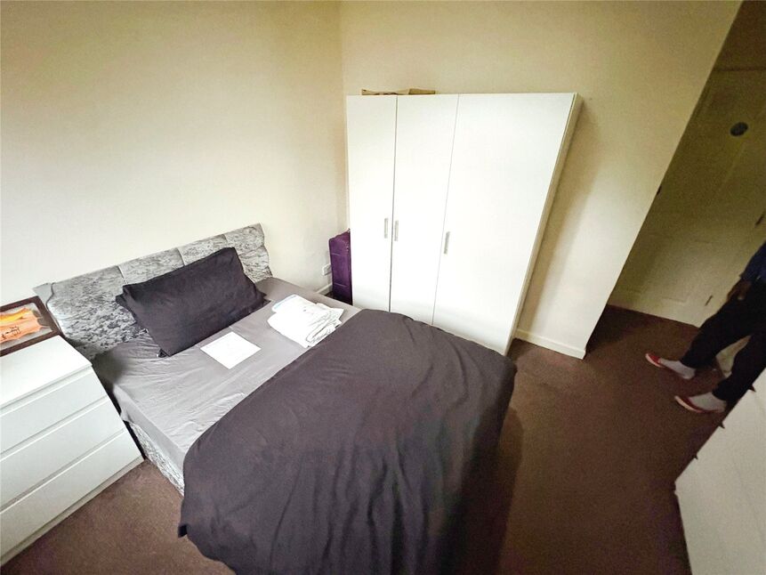 1 bedroom  Room to rent