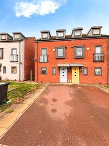 Humphries Road, 3 bedroom Semi Detached House to rent, £1,350 pcm