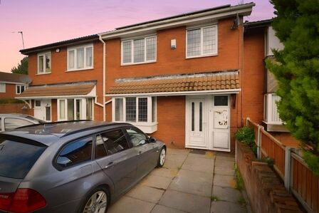 Highbrook Close, 3 bedroom Mid Terrace House to rent, £1,150 pcm