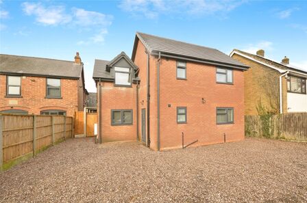 Mount Road, 4 bedroom Detached House to rent, &pound;1,950 pcm
