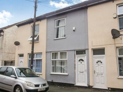 3 bedroom Mid Terrace House to rent