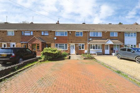 3 bedroom Mid Terrace House for sale