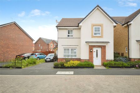 Columbia Crescent, 4 bedroom Detached House to rent, &pound;1,450 pcm