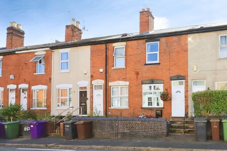 3 bedroom Mid Terrace House for sale