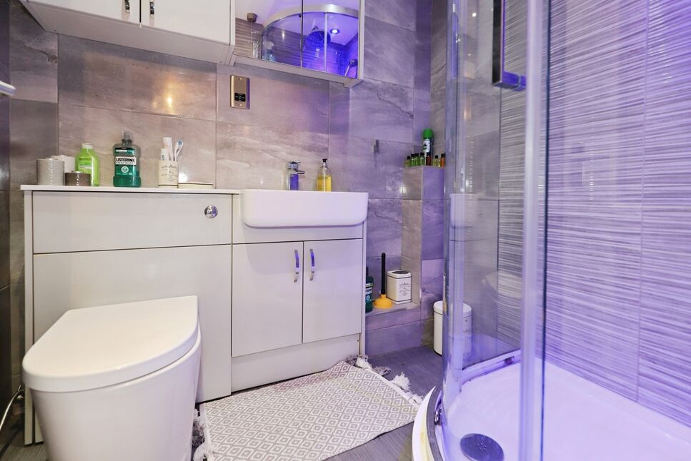 En-Suite Shower / WC