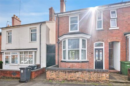 Goldthorn Road, 3 bedroom End Terrace House to rent, &pound;1,300 pcm