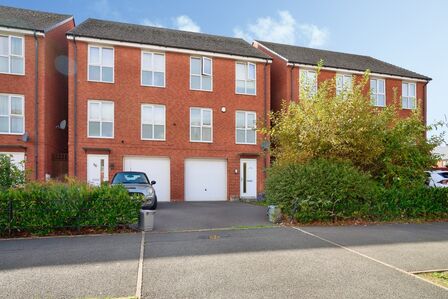 4 bedroom Semi Detached House for sale